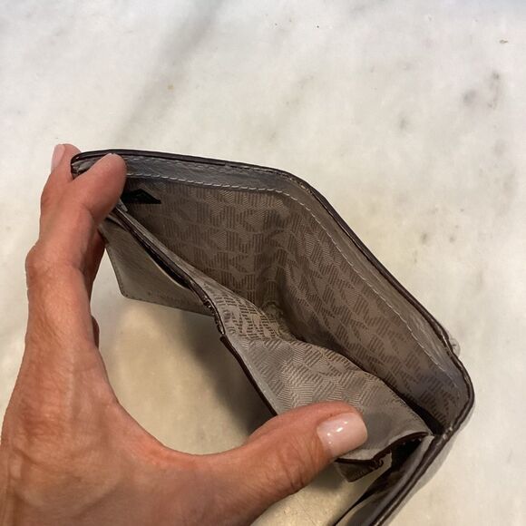 Michael Kors Hudson Pebbled Leather Card Case Wallet - Picture 13 of 13